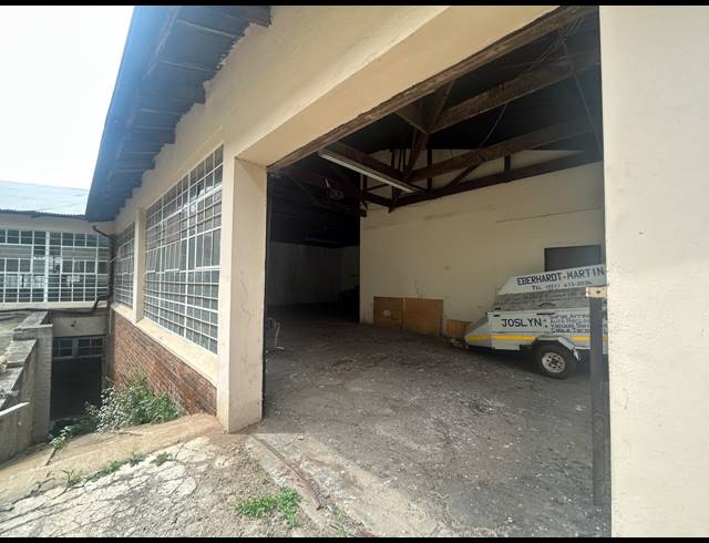1,508M² WAREHOUSE TO LET IN NEWLANDS